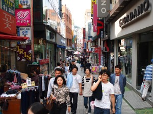 One_of_the_many_Busan_shopping_streets_in_Gwangbok-dong_area._Busan,_South_Korea